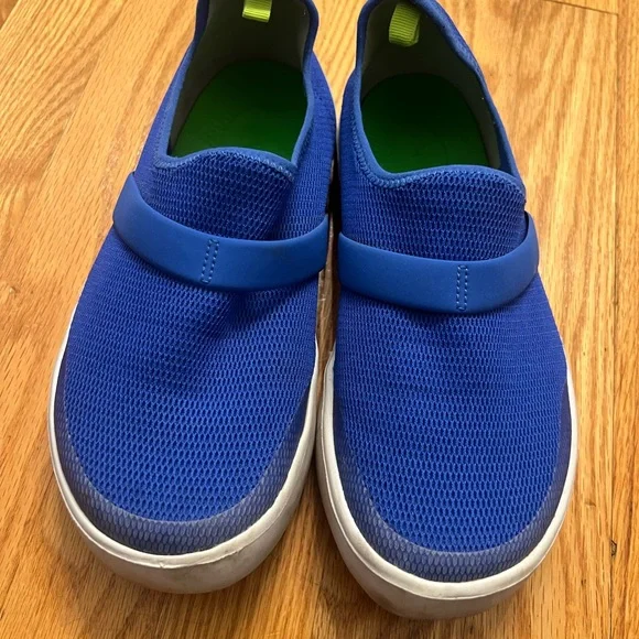 - Oofos slip on shoes - Picture 2 of 5